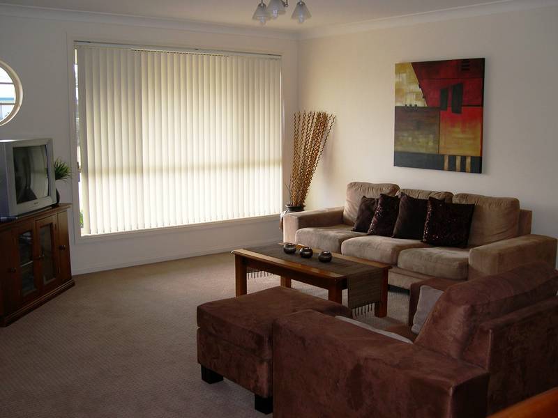 Modern 4 Bedroom Home Picture 2