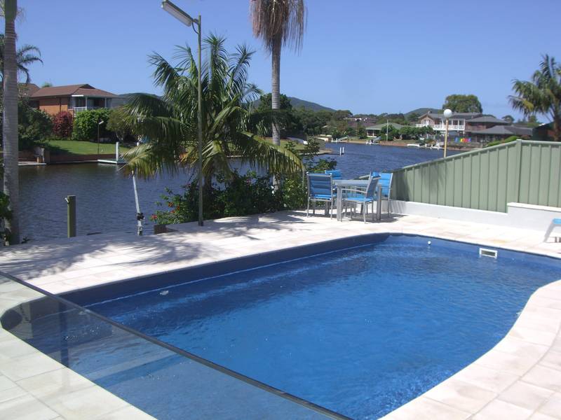 MODERN FOUR BEDROOM HOME Picture 2