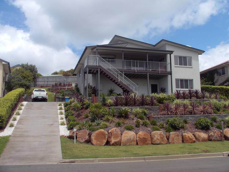 Stunning Modern Family Home Picture 1