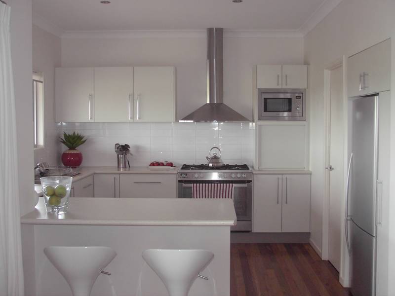 Stunning Modern Family Home Picture 2