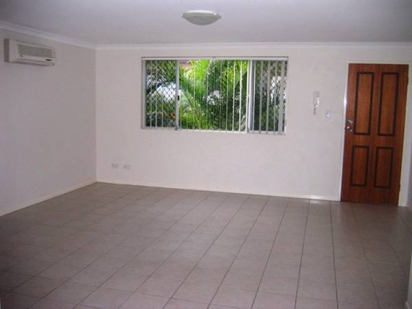 MASSIVE REDUCTION - BE QUICK - MUST BE SOLD Picture 3