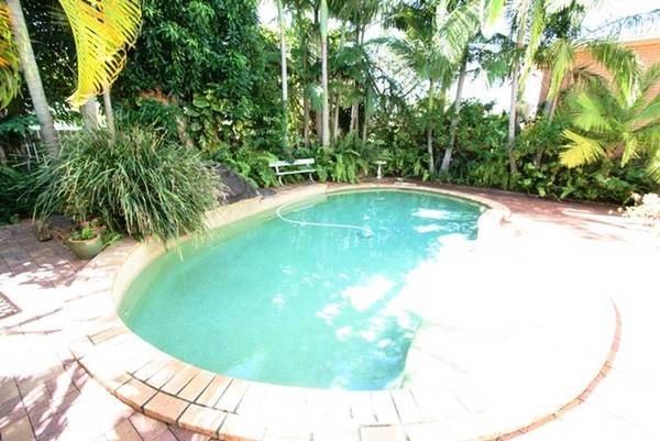 Architecturally designed home with pool! Picture 1