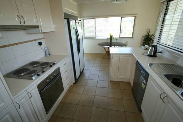 Architecturally designed home with pool! Picture 2