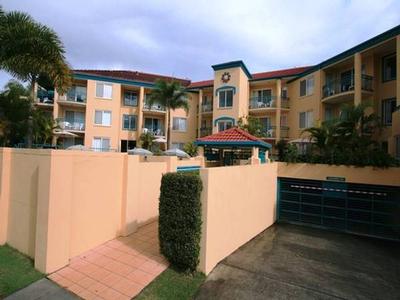 Trendy Chevron Island Apartment: Minutes Walk To The Cafe Precinct Picture