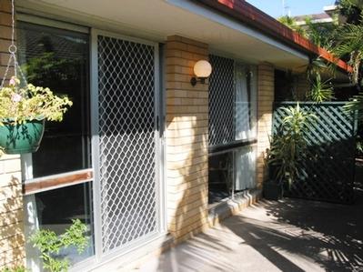 Tidy unit - Walk to shops Picture