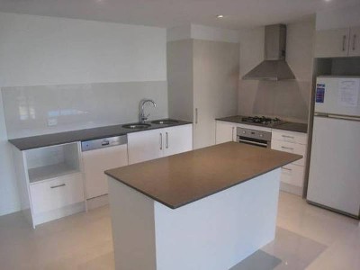 Luxury Over Sized 1 + 1 Bedroom Apartment! Picture