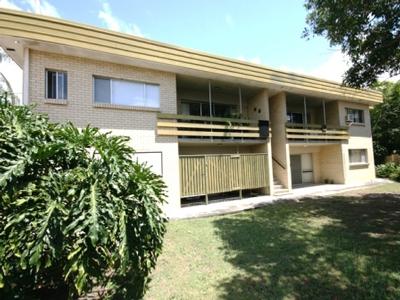 Spacious, Contemporary Chevron Apartment!! Picture