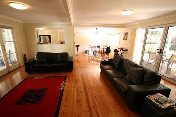 TRUE LIFE STYLE LIVING HOME ON DUPLEX LAND,OFF BROADWATER, DOSN'T GET ANY BETTER Picture TRUE LIFE STYLE LIVING HOME ON DUPLEX LAND,OFF BROADWATER, DOSN'T GET ANY BETTER Picture