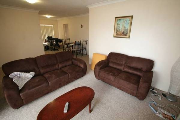 Large 2 Bedroom Apartment, Ensuited with Separate Laundry Picture