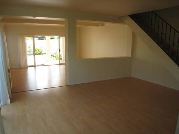 Easy Summer Living Awaits - Executive Chevron Island Villa - Lawn maintenance included Picture