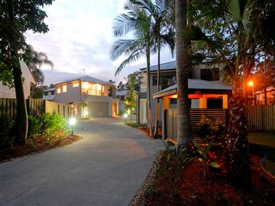 Stylish Three Bedroom Villa @ Benowa Picture