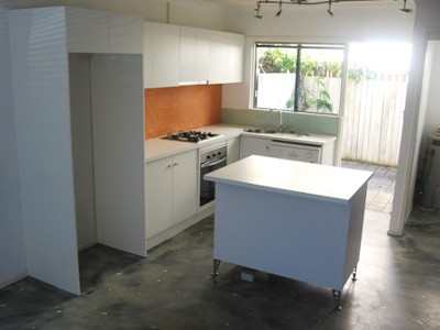 Ultra Modern - Renovated Townhouse! Open Saturday 21st at 11.40am Picture