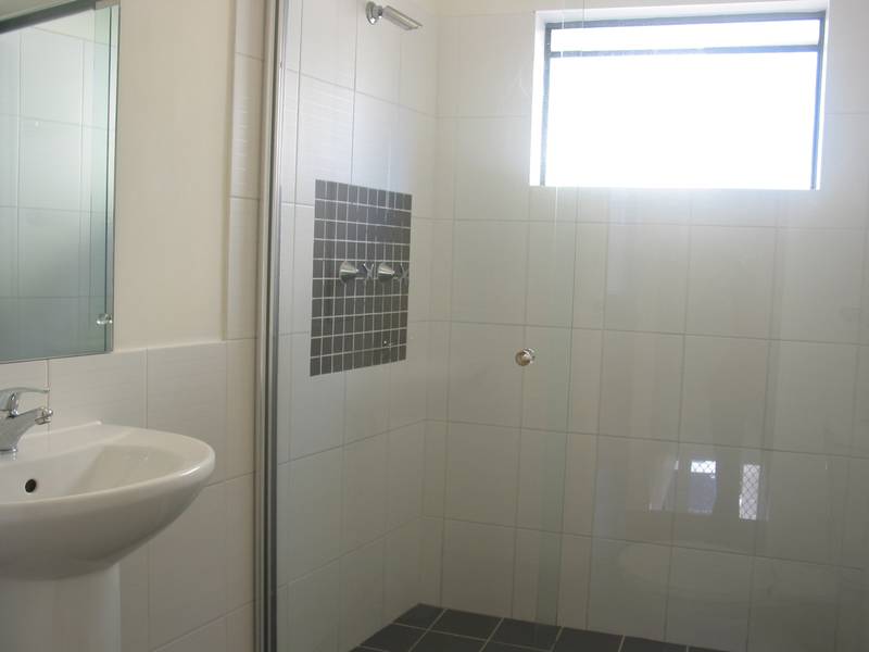 Ultra Modern - Renovated Townhouse! Open Saturday 21st at 11.40am Picture 3