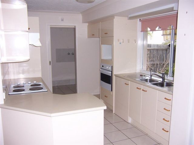 BOOMING BENOWA- SINGLE LEVEL VILLA - CENTRAL LOCATION Picture 3