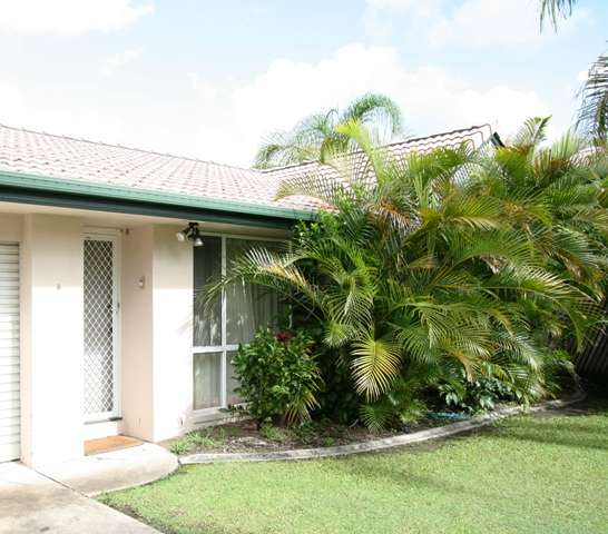 BOOMING BENOWA- SINGLE LEVEL VILLA - CENTRAL LOCATION Picture 1