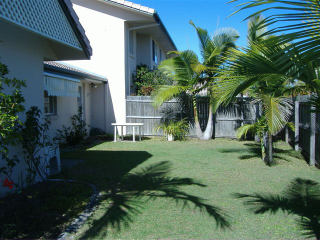BOOMING BENOWA- SINGLE LEVEL VILLA - CENTRAL LOCATION Picture 2
