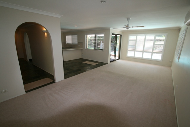 PICTURE PERFECT HOME: Dress Circle, Jaguar Drive, Bundall, 600m Block Picture 2