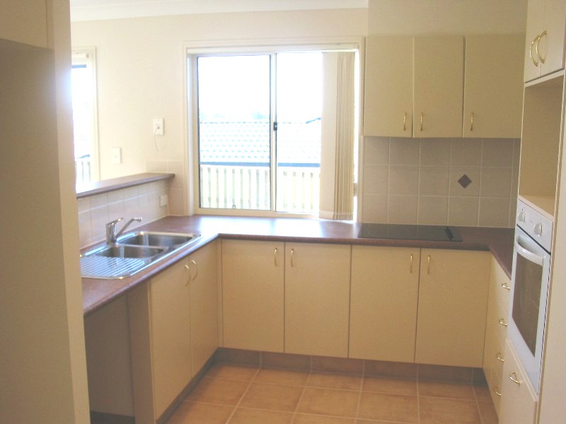 Spacious air conditioned family home! Picture