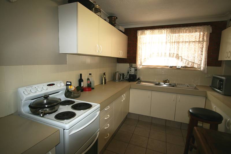 Stylish Refurbished Unit at 'Nevada Lodge' in Mermaid Waters! Picture