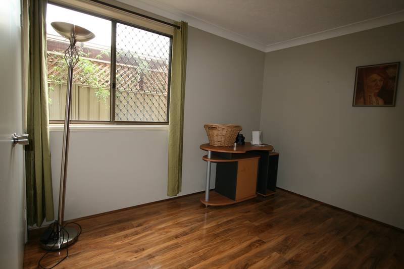 Stylish Refurbished Unit at 'Nevada Lodge' in Mermaid Waters! Picture
