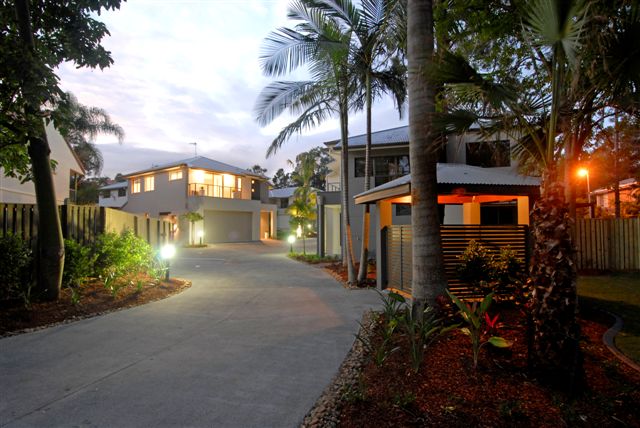 Stylish Three Bedroom Villas - Choice of 2 Picture 3