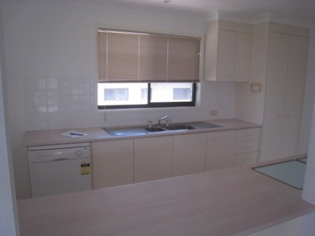 Marine Parade Magic - Amazing Views of the Broadwater - Huge 3brm Apartment. Open 11.04.09 @ 1.00pm Picture