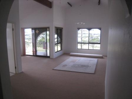Marine Parade Magic - Amazing Views of the Broadwater - Huge 3brm Apartment. Open 11.04.09 @ 1.00pm Picture