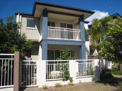 Ultra Modern tri-level Villa - Superb Location! Picture