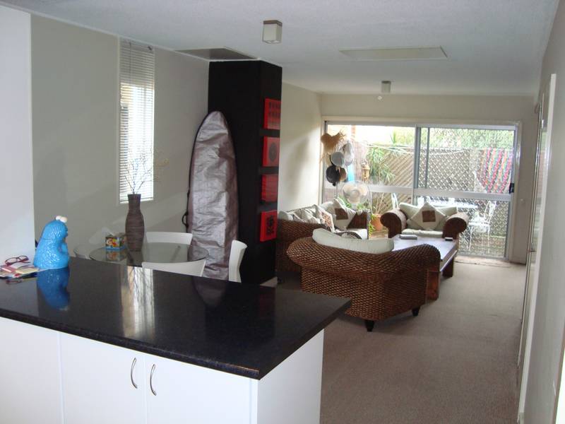 Superb Renovation - Very Central Location!! Open 18.04.09 @ 11am Picture 2