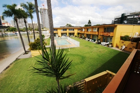 Waterfront complex - Stunning Views of Surfers Paradise - Open 30.04.09 @ 4.20pm Picture 1