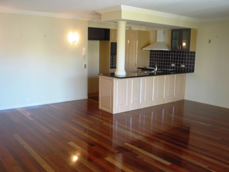 Luxury Apartment - Fantastic Location - Open 18.05.09 @ 4.00pm Picture