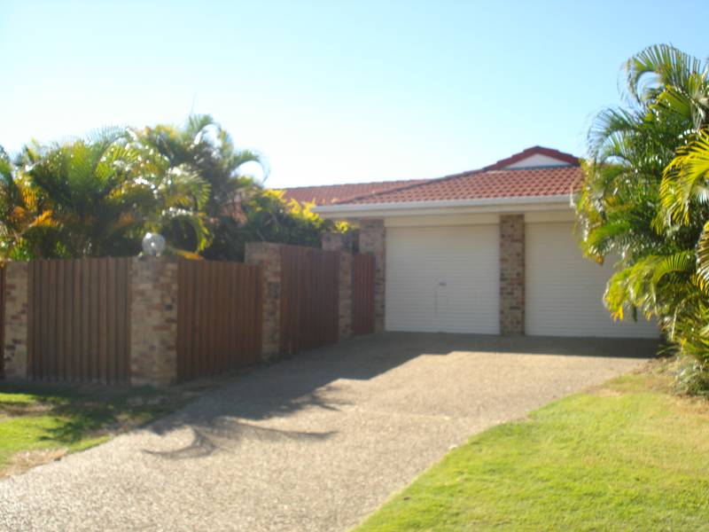 Waterfront home in Benowa Waters! Picture