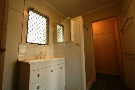 Renovated Two Bedroom Unit - Central Location - Open 20.06.09 @ 10.00am Picture 3