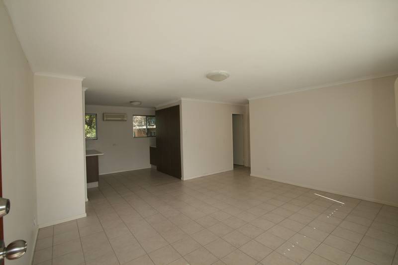 Stylish Apartment - Private Fenced Courtyard - Open 06.06.09 @ 12.45pm Picture