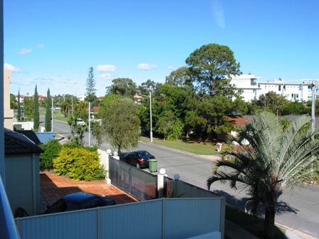 Luxury HUGE One bedroom Apartment!!! Open 03.06.09 @ 4.00pm Picture 3