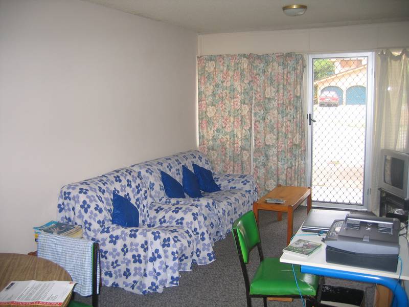 Very central location - Available late Picture