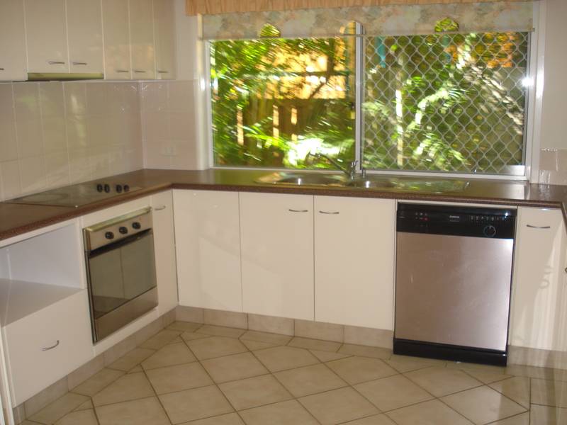 Well Appointed Villa - Skyline views - Open 06.06.09 @ 11.20am Picture