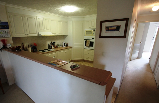 Chic 2 bedroom apartment on trendy Chevron Island Picture 2