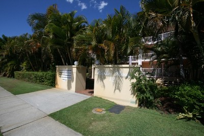 Chic 2 bedroom apartment on trendy Chevron Island Picture