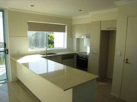 LOCATION - LIFESTYLE - LUXURIOUS LIVING - Open 31.10.09 @ 12pm Picture 2