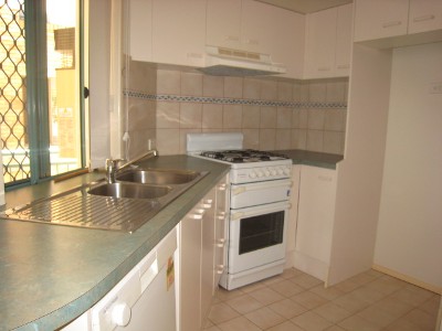 Secure Apartment with Air Conditioning! Available 30th Nov 09 - Open 01.10.09 @ 4pm & 08.10.09 @ 4pm Picture
