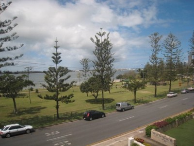 Marine Parade Magic - Amazing Views of the Broadwater - Huge 3brm Apartment - Open 19.10.09 @ 5.15pm Picture Marine Parade Magic - Amazing Views of the Broadwater - Huge 3brm Apartment - Open 19.10.09 @ 5.15pm Picture