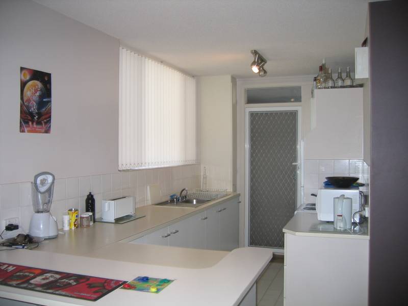 Very central location - Modern FURNISHED unit - Open 15.10.09 @ 4pm & 17.10.09 @ 11.20am Picture 2