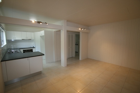 Superb Renovation! Spectacular Riverfront Views! Open 28.10.09 @ 4.20pm & 31.10.09 @ 11am Picture 1