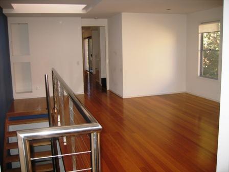 Superb and Spacious Modern Chevron Villa - Available 15th Dec 09 Picture 3