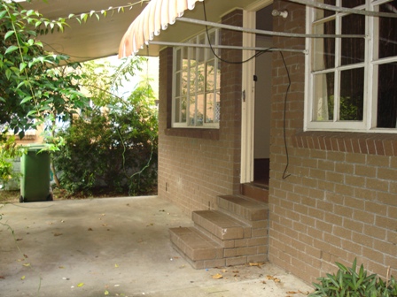 Neat, tidy and BREEZY two storey Duplex - PET CONSIDERED - Hard to Come By! Open 26.10.09 @ 4.20pm Picture 1