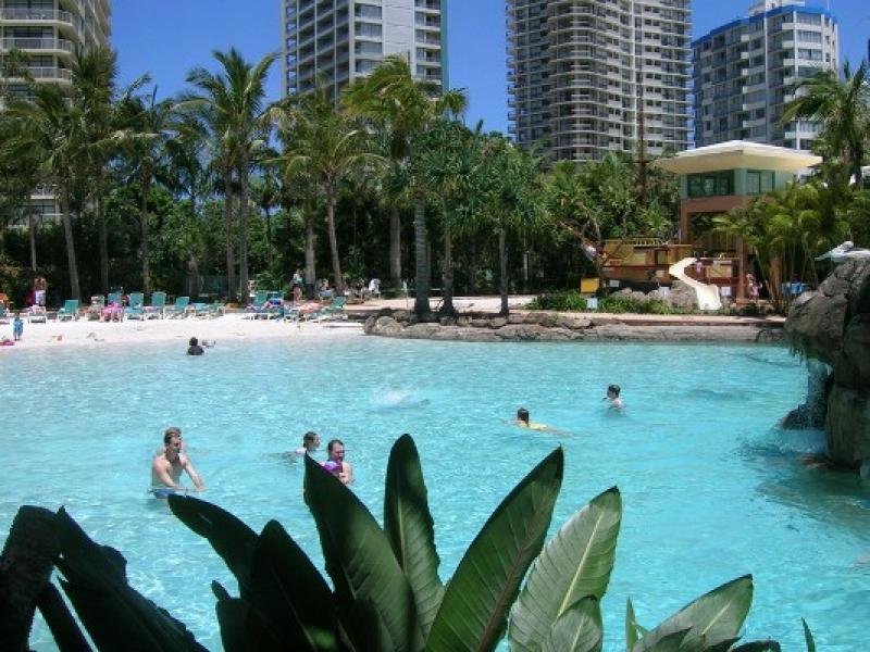 Crown Towers - Resort style living at its best! Picture 1