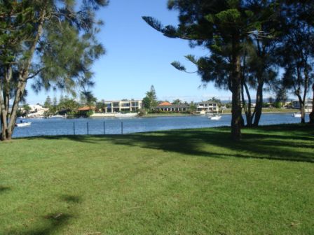 Surfers Apartment with Views! Open 12.11.09 @ 4pm & 14.11.09 @ 10.20am Picture 2