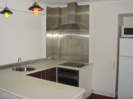 Surfers Apartment with Views! Open 12.11.09 @ 4pm & 14.11.09 @ 10.20am Picture 1