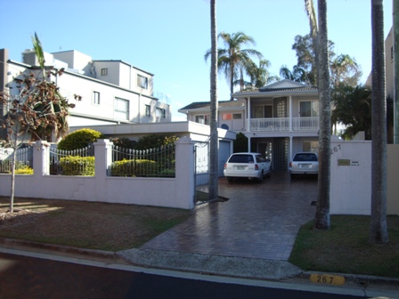 Enormous Waterfront Five Bedroom home! Open 26.11.09 @ 4.45pm & 28.11.09 @ 10.45am Picture 2